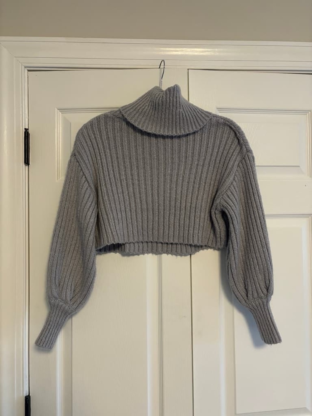 Urban Outfitters Cropped Ribbed Turtleneck Sweater - Light Gray